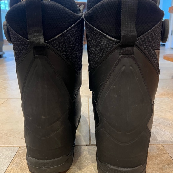 Women's Black Athletic Shoes - Picture 4 of 6